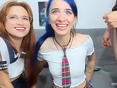 2 Girls Gives A Handjob And Blowjob During A College Fuck Fest Party